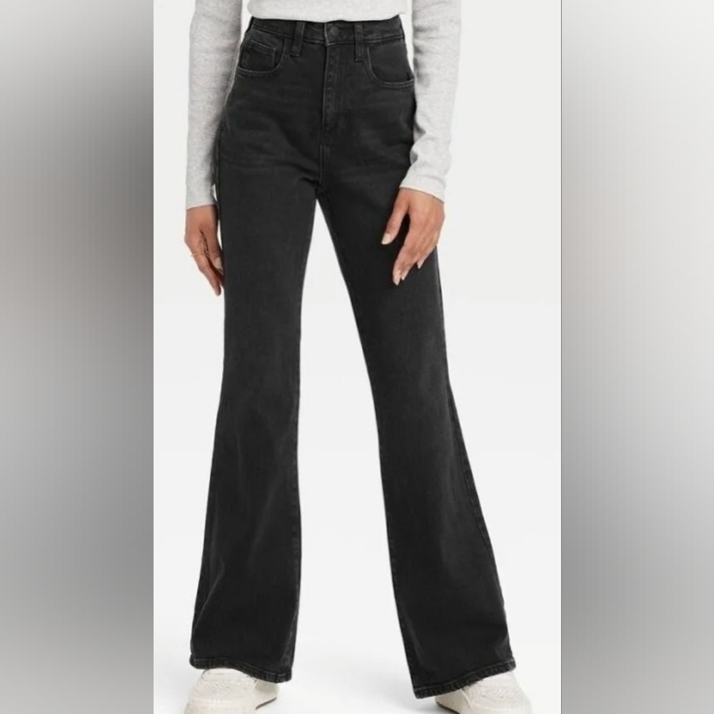 NWT! Universal Threads Women's High Rise Black Flare Jeans- Size 4